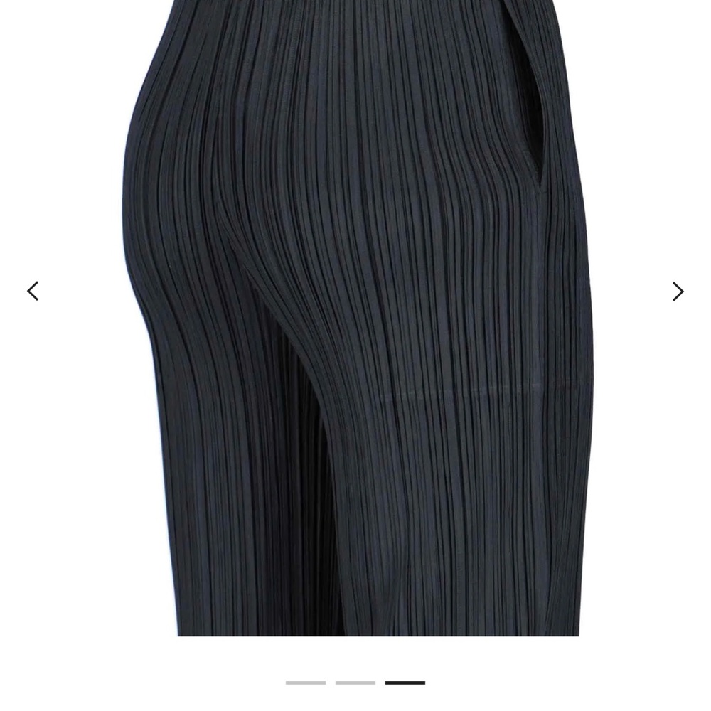 Issey Miyake Black Ankle Cropped Pants - Picture 5 of 13